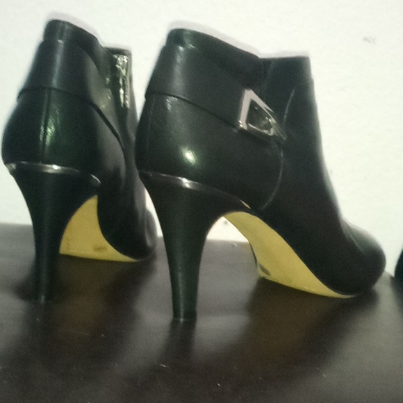 Vince camuto booties size 9.5 - Picture 2 of 4